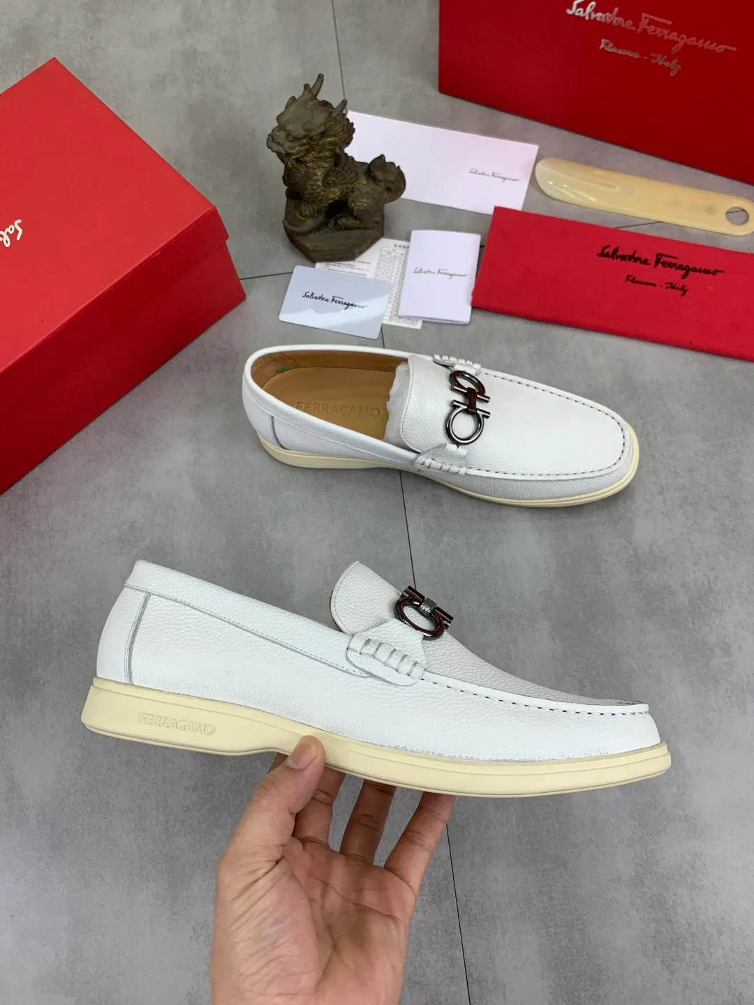 Men's Men's Shoes 💰P580 💰[New Style] Water-dyed Niuli 🆘[Salvatore Ferragamo] Ferragamo's latest casual business leather shoes for men! Listed simultaneously! The fabric is made of specially imported original pebbled calfskin, and the lining is made of imported water-dyed cowhide. It is absolutely luxurious and leads the fashion trend. Matching code: 38-44 (45 and 46 can be customized) Black, brown and burgundy colors available